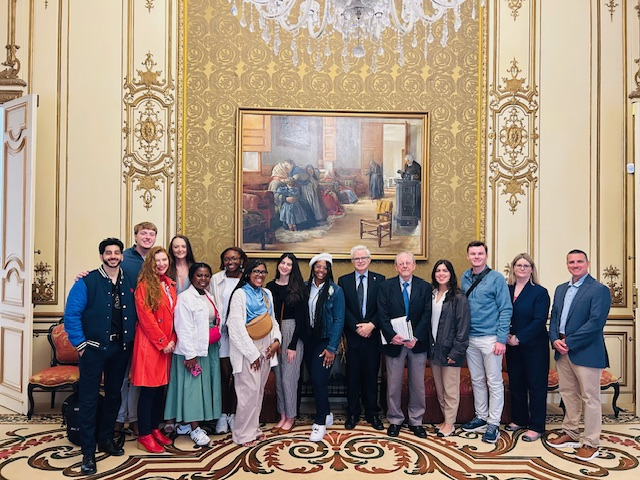 Visita a la RANFE de alumnos y profesores de la Facultad de Farmacia de la Universidad de Stamford (Alabama)